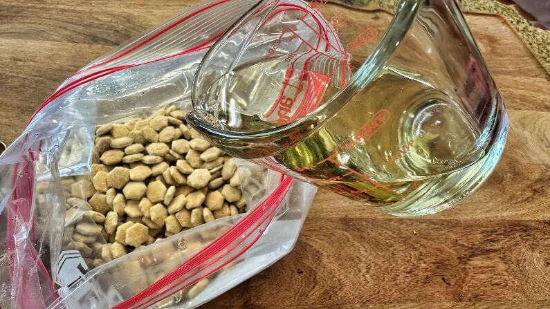 Adding olive oil to spicy fire oyster crackers