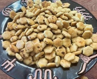 Spicy Fire Oyster Crackers Recipe only 5 Ingredients